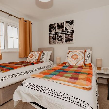 Coyle House, 3 Bed,Corby, Super Kings Or Twins, Driveway, Free Wi-Fi, Corporates Welcome Buitenkant foto