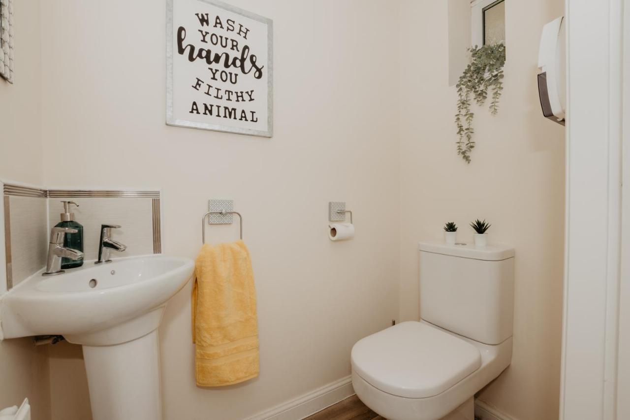 Coyle House, 3 Bed,Corby, Super Kings Or Twins, Driveway, Free Wi-Fi, Corporates Welcome Buitenkant foto