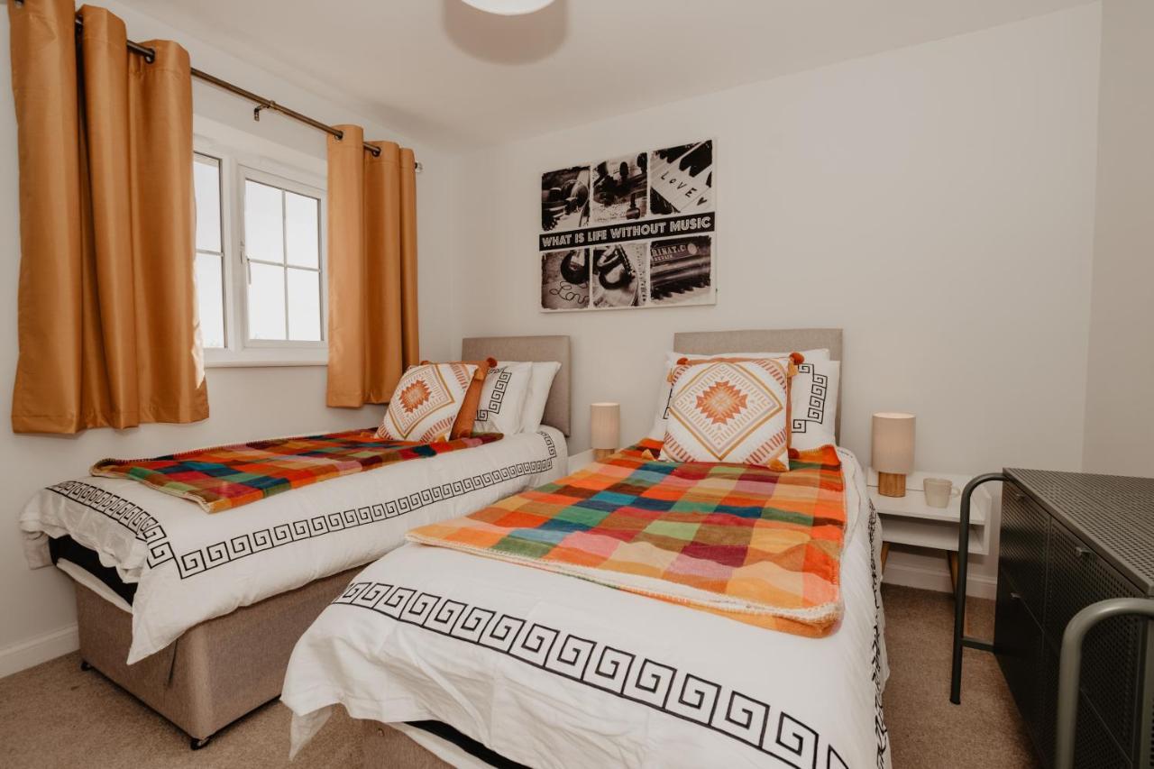 Coyle House, 3 Bed,Corby, Super Kings Or Twins, Driveway, Free Wi-Fi, Corporates Welcome Buitenkant foto