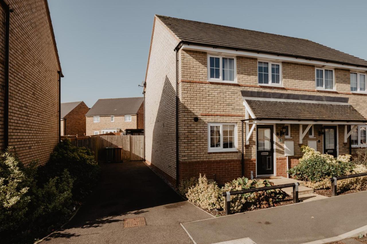 Coyle House, 3 Bed,Corby, Super Kings Or Twins, Driveway, Free Wi-Fi, Corporates Welcome Buitenkant foto