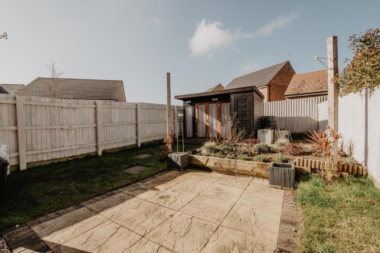 Coyle House, 3 Bed,Corby, Super Kings Or Twins, Driveway, Free Wi-Fi, Corporates Welcome Buitenkant foto