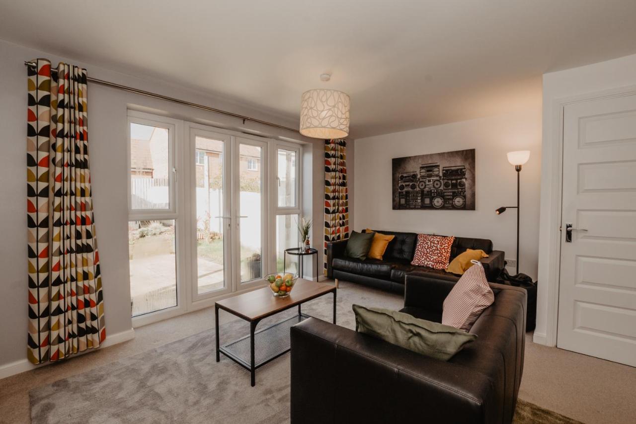 Coyle House, 3 Bed,Corby, Super Kings Or Twins, Driveway, Free Wi-Fi, Corporates Welcome Buitenkant foto